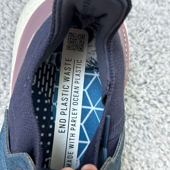 Adidas Women’s Ultraboost Running Shoes, Size 12 - Picture 6 of 8